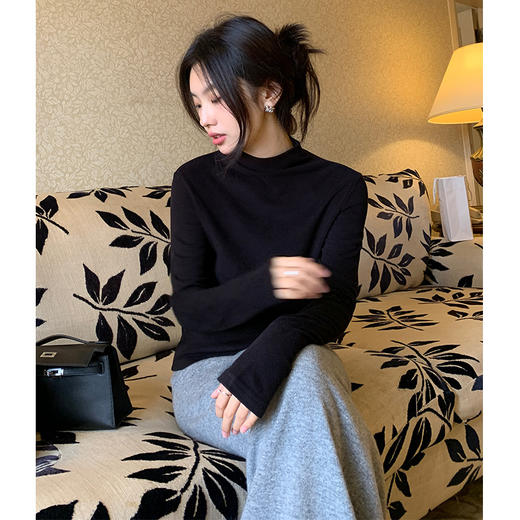 年终大促！【简约纯色！百搭不挑人】双面绒保暖半高领打底衫女秋冬新款，纯色修身显瘦长袖百搭上衣，细腻贴身 显露优雅曲线 温暖舒适 商品图5