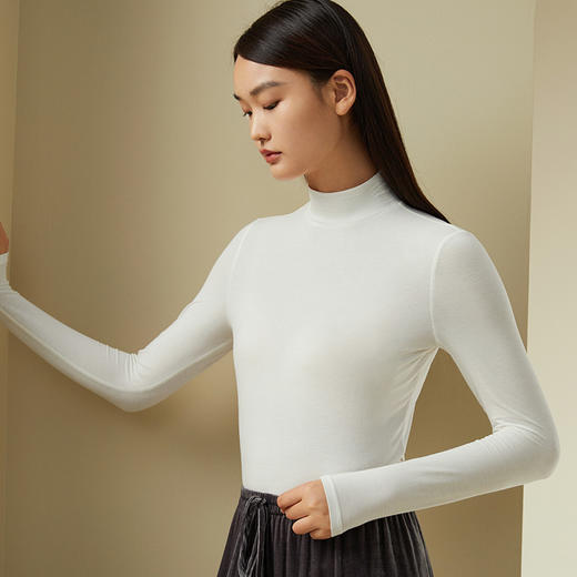 金三塔桑蚕丝莫代尔 空气感轻暖系列女士半高领舒适轻盈打底衫（限价款）   NZFCC721 商品图1