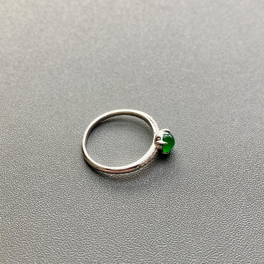 高冰种阳绿翡翠蛋面戒指18k白金钻石镶嵌 商品图7