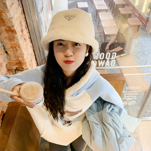 <曾小咸推荐>【韩系叠穿】蓝色棉服+卫衣+鲨鱼裤 商品图3