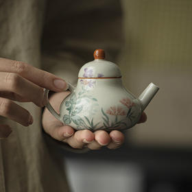 草木灰手绘釉上彩·山丹恰盛手执壶