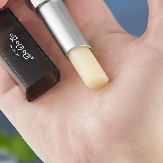 「12元包邮！四款可选」哎呦呦男士保湿滋润唇膏 清爽不粘腻舒缓修护男士专用美妆 商品图2