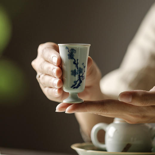 永利汇束刻中式复古青花手绘松竹梅高足且行茶杯功夫茶具小号品茗杯家用 商品图1