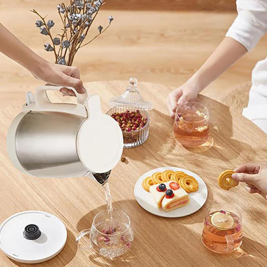 美的（Midea）家用电热水壶 电水壶不锈钢 1.7L大容量 电热一体烧水壶电茶壶 SH17DG01 商品图1