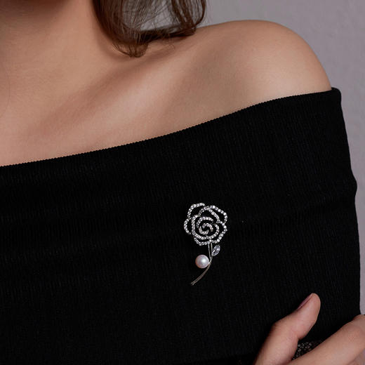 热卖！Manreya玛芮雅珍珠胸针合集丨秋冬穿搭必备，蝴蝶胸针、山茶花、幸运草等热门元素 商品图8