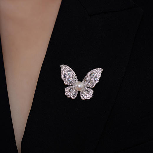 热卖！Manreya玛芮雅珍珠胸针合集丨秋冬穿搭必备，蝴蝶胸针、山茶花、幸运草等热门元素 商品图9