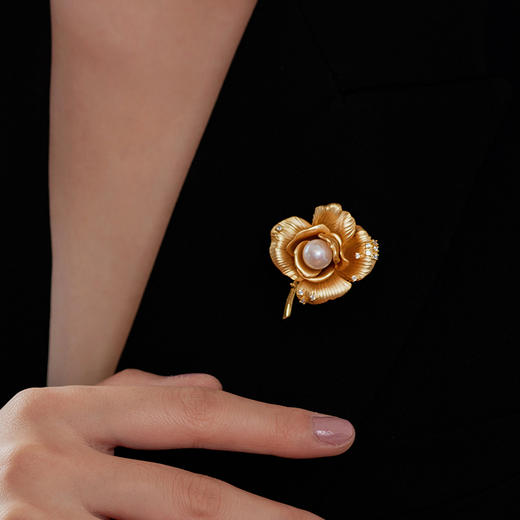 热卖！Manreya玛芮雅珍珠胸针合集丨秋冬穿搭必备，蝴蝶胸针、山茶花、幸运草等热门元素 商品图11