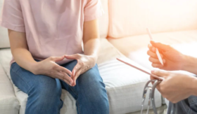  刚30岁的她是如何一步步走向肠癌的？上厕所出现4种情况，或是肠癌信号 