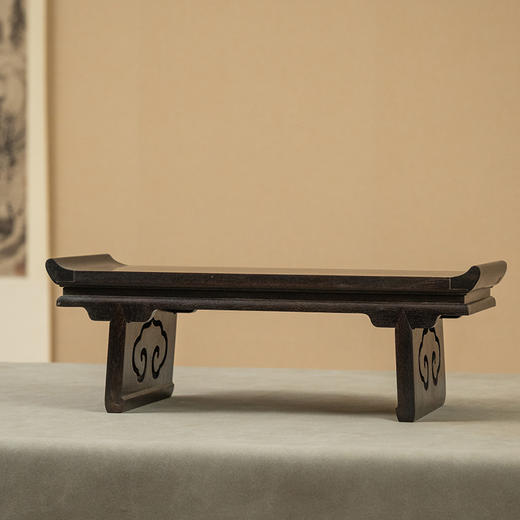 二十世纪 紫檀一块玉透雕如意云纹翘头案中案摆件 商品图3