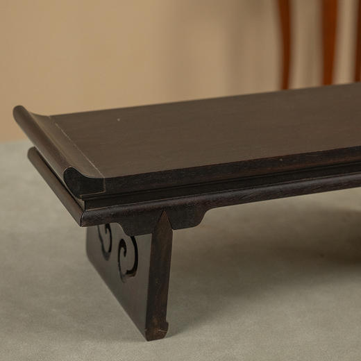 二十世纪 紫檀一块玉透雕如意云纹翘头案中案摆件 商品图1