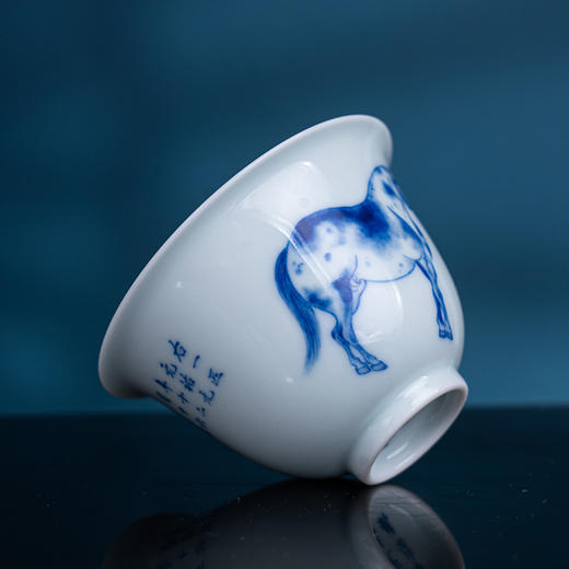 青花斗彩天马图杯 商品图3