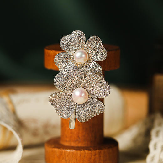 热卖！Manreya玛芮雅珍珠胸针合集丨秋冬穿搭必备，蝴蝶胸针、山茶花、幸运草等热门元素 商品图2