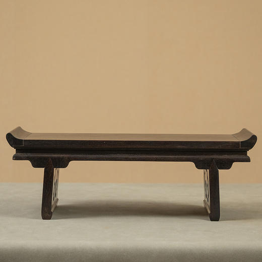 二十世纪 紫檀一块玉透雕如意云纹翘头案中案摆件 商品图0