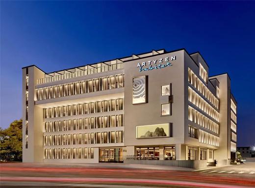 ★苏式园林艺术★ ¥599起/晚 享【苏州雅辰悦居酒店】悦居房+自助早餐+双人套餐，另有2间夜套餐可选！姑苏古城C位园林艺术酒店，毗邻沧浪亭、拙政园等热门景点，有效期至2025年6月30日 商品图0