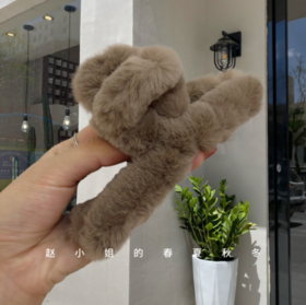 熙世界韩国秋冬新款毛茸茸抓夹大号温暖后脑勺盘发夹仿兔毛发抓鲨鱼夹女