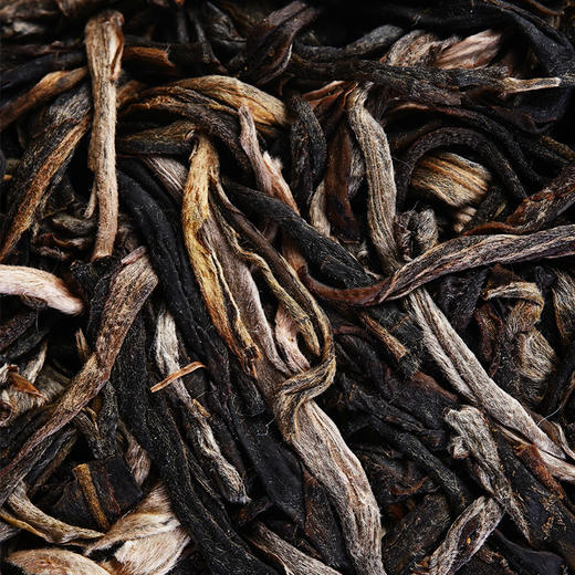 【班盆老寨】 2015年头春头采8年勐海自然干仓储存 越陈越香 把时光转化成惊艳的味道 357g/饼 拍5发6 拍10发12 商品图8