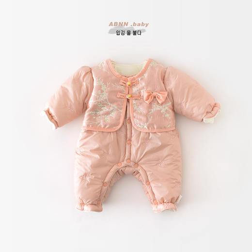 【舒适锁温！款式新颖】婴儿冬季棉衣女宝宝 中国风夹棉连体衣新生儿 加厚公主外出拜年服，亲肤柔软面料，呵护宝宝的每一寸肌肤 商品图3