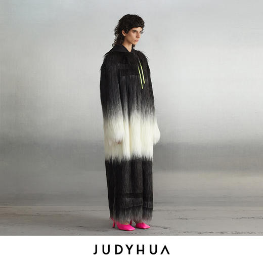 JUDYHUA 黑白渐变环保皮草大衣 商品图1