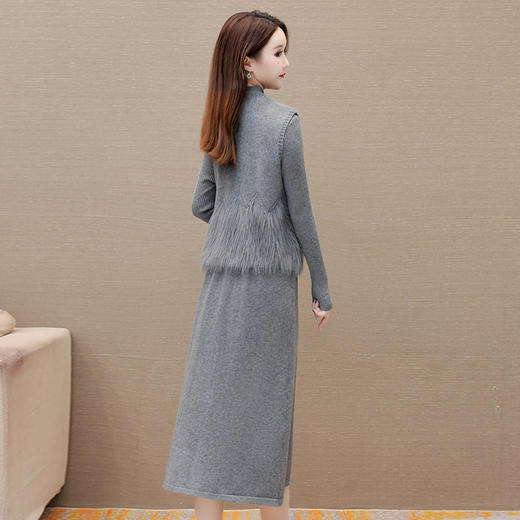 秋冬款两件套针织连衣裙，中长款纯色毛线裙仿貂绒厚款马甲套装QYM-LRX-AS6817-Y 商品图2