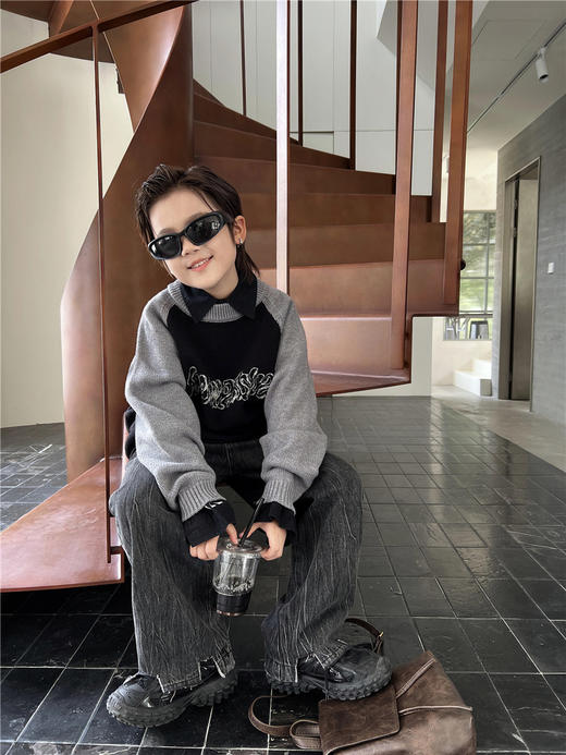 双12抢先购！【字母图案！时尚流行】秋冬款儿童毛衣 美式vibe插肩撞色，加厚男女童宝宝毛衣潮。手感舒适 温暖呵护你的宝宝 商品图0