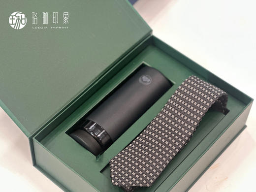 珞珈云海-男士领带保温杯套盒 商品图2