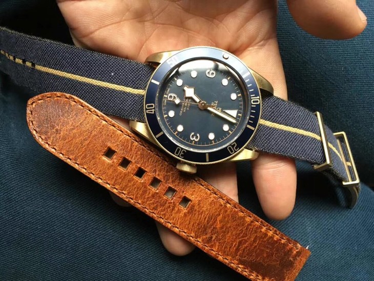 XF厂帝舵一比一顶级复刻手表碧湾系列79250BB-0001对比正品评测