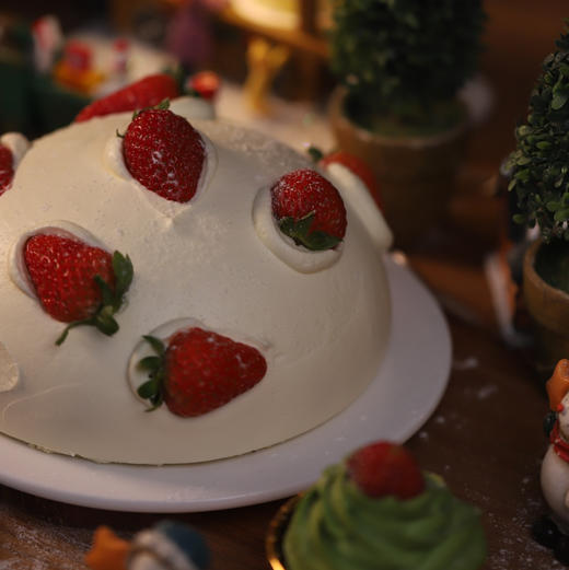 草莓炸弹蛋糕 商品图0