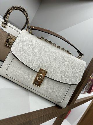 COACH奥莱店最新款lane 链条包超级推荐，配色超温柔，尺寸约26*18*10cm！美国代购，无中文标签，介意慎拍! Q 商品图0