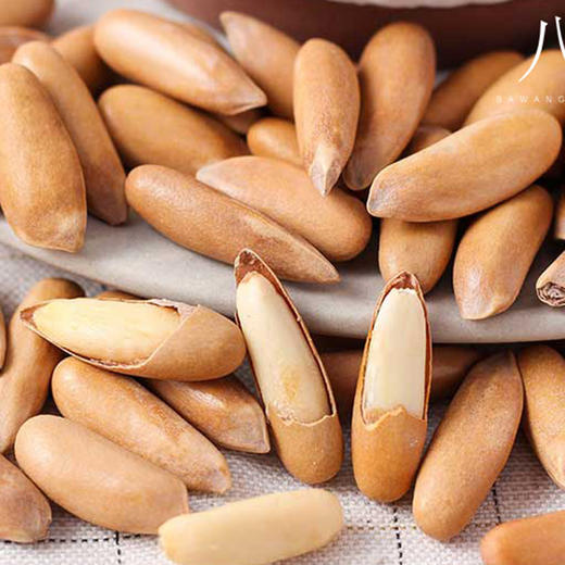 【巴西松子】当季新货，只选用当季的巴西松子做的，炒制的时候只加了适量食用盐调味，入口松脆，回味甘甜，皮薄仁大，手捏可剥开，满足吃货的挑剔味蕾！~ 商品图1