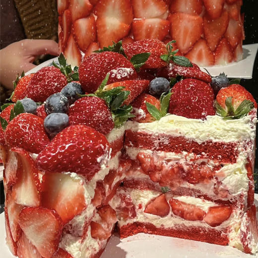 红丝绒草莓蛋糕（需要提前1天预定） 商品图0
