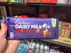 英国吉百利葡萄干扁桃仁夹心牛奶巧克力110g 商品缩略图0