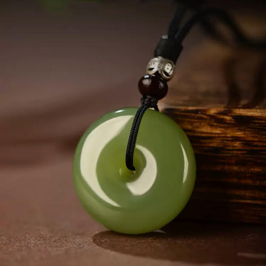 和田玉平安扣天然玉石吊坠 商品图0