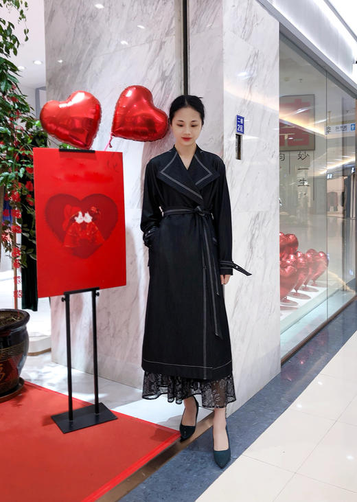 --漆黑色牛仔撞色线风衣LZ3D06 商品图2