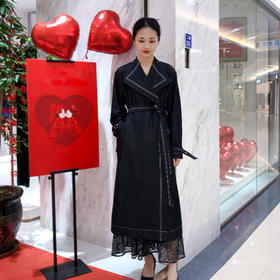 --漆黑色牛仔撞色线风衣LZ3D06