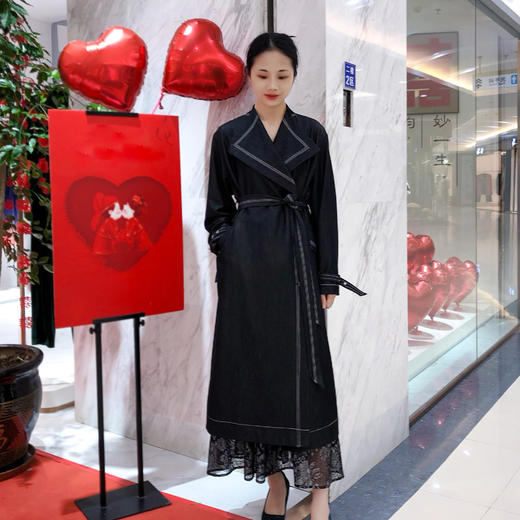 --漆黑色牛仔撞色线风衣LZ3D06 商品图0