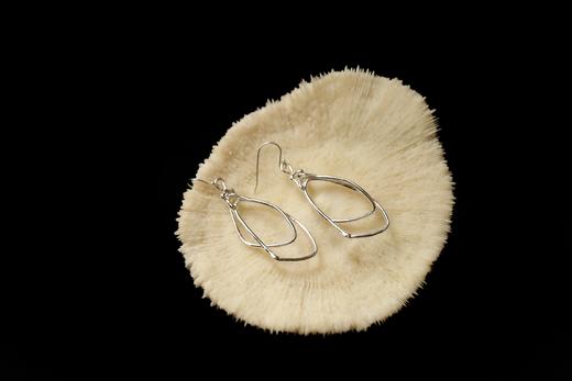 CHEZ BOQUE 爵士年代系列原创手工925银抽象造型耳环《震荡》 商品图0