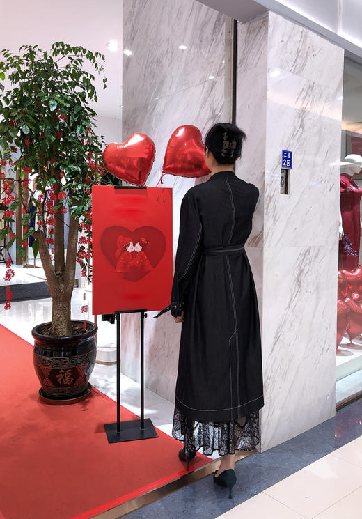 --漆黑色牛仔撞色线风衣LZ3D06 商品图3