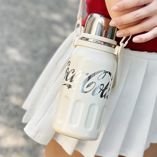 【户外生活好帮手，锁住温暖！】杯中世界，秘密分享，316食品级不锈钢，持久保温，大容量随心选。背带设计贴心携行，从此忘却杯中烦恼，体验温暖享受！ 商品图2