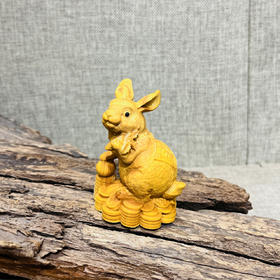 招财兔小（抱胡萝卜铜钱兔）°黄杨木摆件