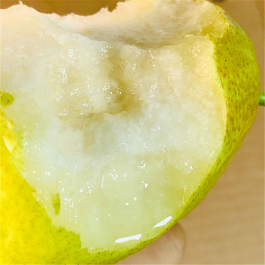 【库尔勒香梨】清甜不腻口，充沛的汁水入喉更是清爽无比，小巧个头更适合老人小孩吃啦。 4斤尝鲜装，江浙沪皖顺丰包邮~ 商品图2