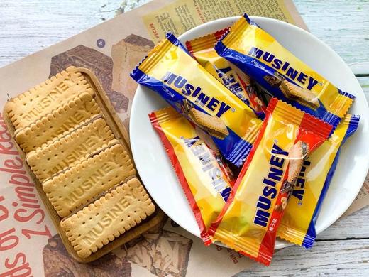 【慕丝妮 巧克力块饼干】一整块巧克力的夹心小饼干🍫39.9元3袋！👉多层口感 酥脆香醇✨巧克力党速速集合🥳真可可脂✅巧克力和饼干中和的恰到好处 巧克力夹心入口即化！ 商品图0