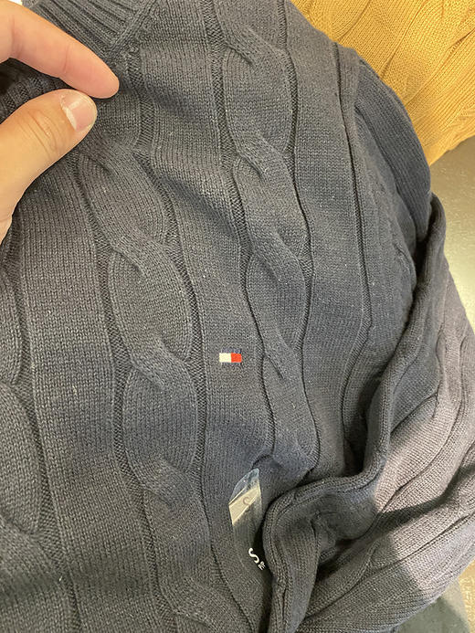 TOMMY HILFIGER/汤米 男士秋冬纯棉圆领扭麻花保暖刺绣标针织衫 商品图3