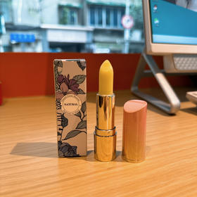 现做，三天发货 奕虹私人定制唇膏，不怕“吃的”唇膏，可食用级别，成分温和不刺激，采用花草浸泡橄榄油，纯手工制作，0香精0色素0激素0防腐剂，一支5g，两支装