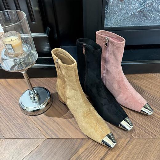 BEQUEENSTORY配饰 复古羊皮拼接尖头亮面粗跟6cm法式靴时尚靴子 商品图0