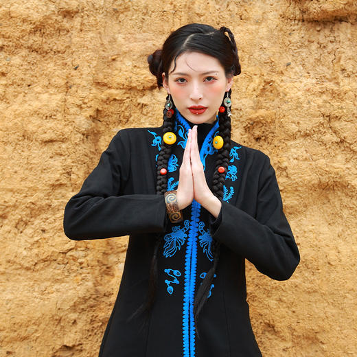 【冬款保暖】凤囚凰绣花对襟外套 | 现货加急发 商品图2