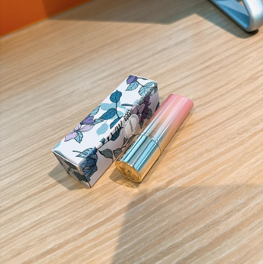 现做，三天发货 奕虹私人定制唇膏，不怕“吃的”唇膏，可食用级别，成分温和不刺激，采用花草浸泡橄榄油，纯手工制作，0香精0色素0激素0防腐剂，一支5g，两支装 商品图4