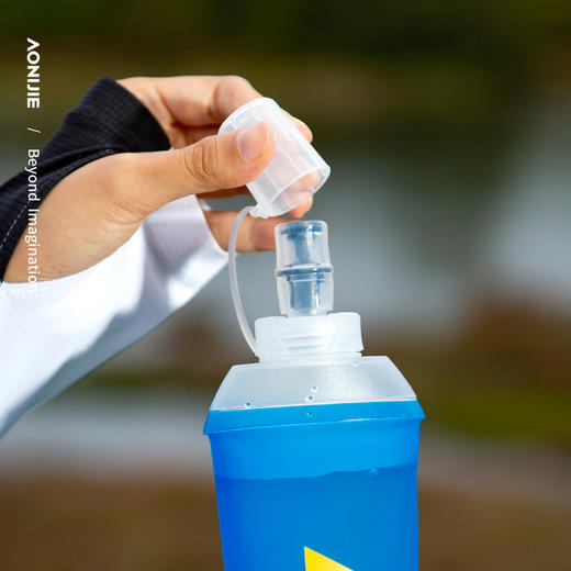 奥尼捷新款500ml运动软水壶TPU硅胶咬嘴软水袋健身跑步水杯可折叠户外越野跑水袋SD71 商品图4