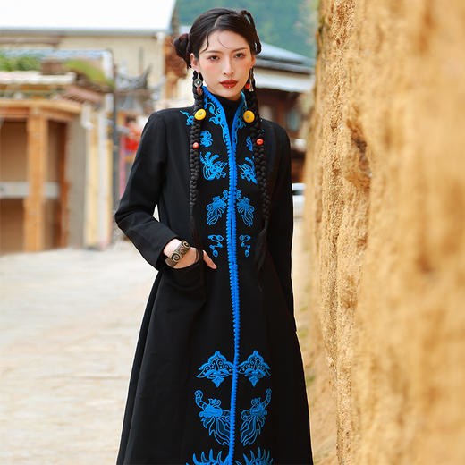 【冬款保暖】凤囚凰绣花对襟外套 | 现货加急发 商品图1