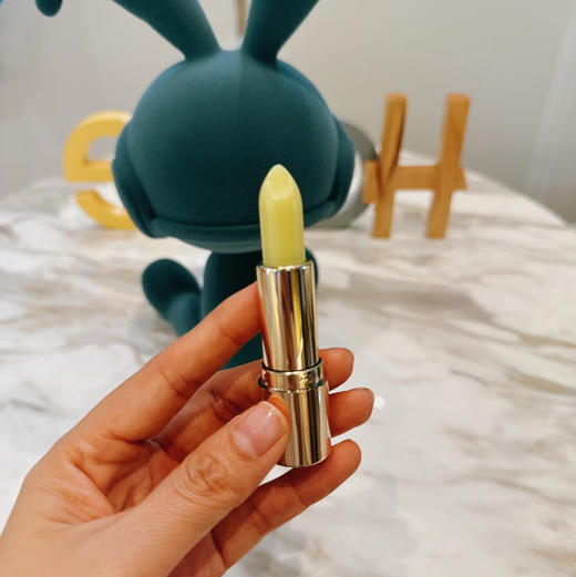 现做，三天发货 奕虹私人定制唇膏，不怕“吃的”唇膏，可食用级别，成分温和不刺激，采用花草浸泡橄榄油，纯手工制作，0香精0色素0激素0防腐剂，一支5g，两支装 商品图7