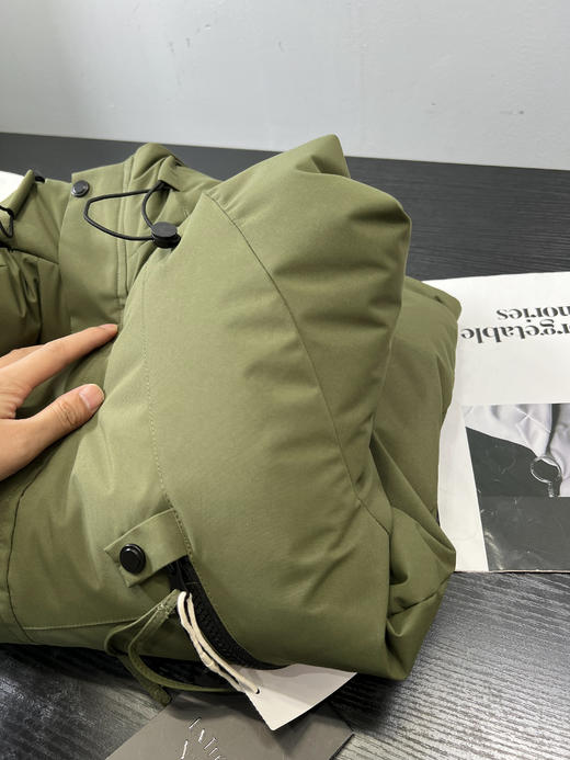 高品重磅复团‼️陈牧驰明星同款~专柜💰2000+【波**同款黑科技蓄热工装外套】男女同款  秒杀福利价 ▪️分仓填充的军工级P棉 ▪️石墨烯热反射 冬天降再大的温!有它完全可以顶住 商品图12